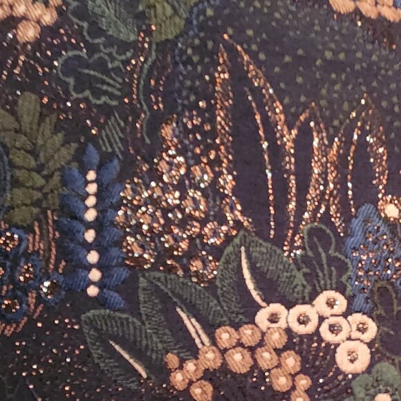 Shimmering - gorgeous, luxurious Ann Tayllor Metallic shimmer thread throughout - Picture 2 of 4